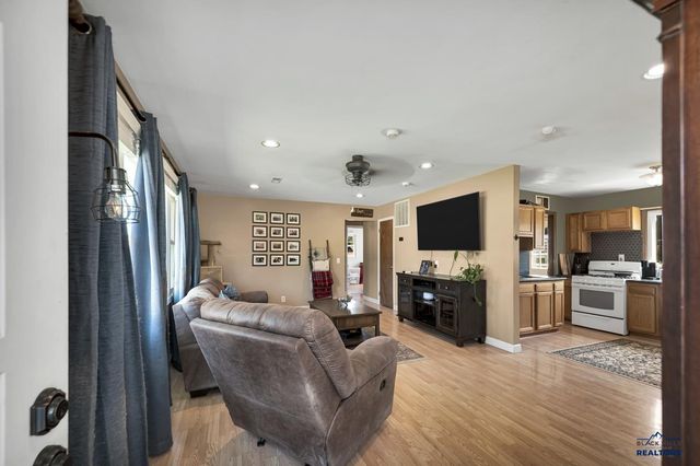 2402 WILLOW AVE, Rapid City, SD 57701