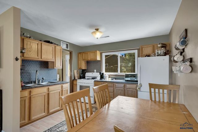 2402 WILLOW AVE, Rapid City, SD 57701