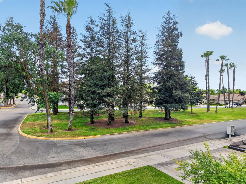 Image 2 of property listing at 3505 Doubletree Way, Madera, CA 93637