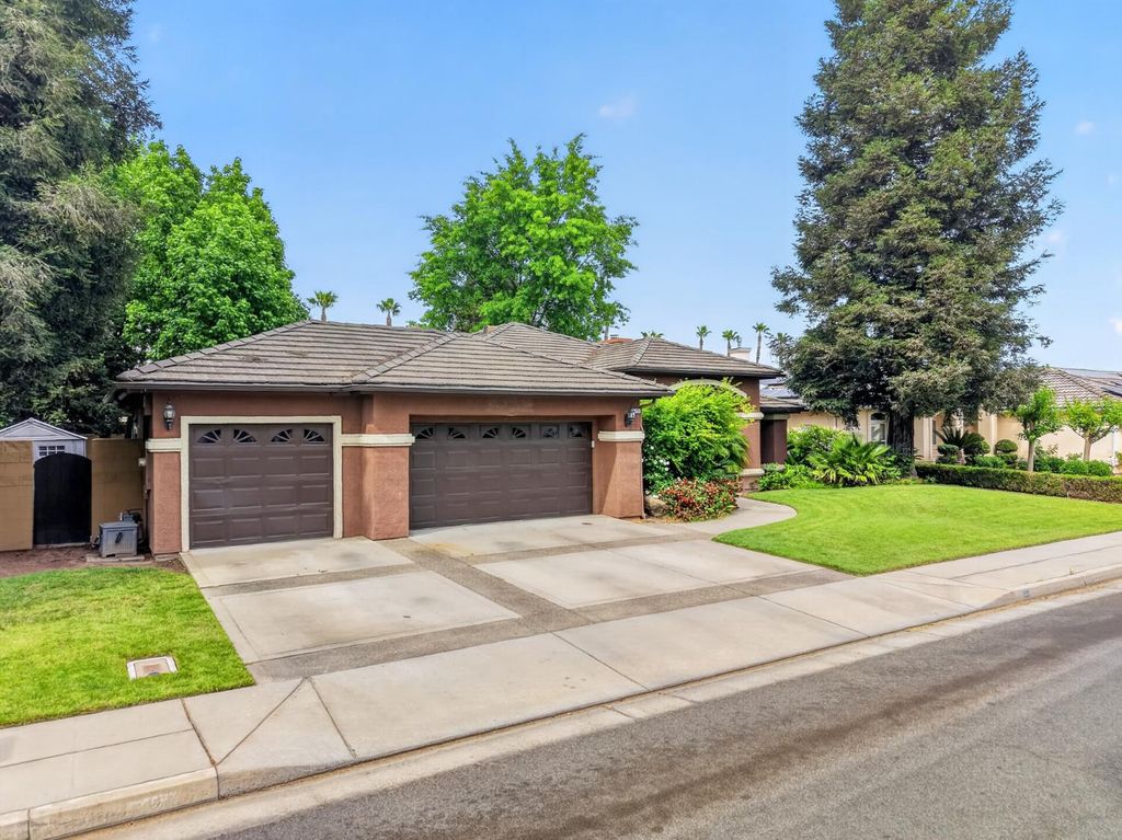 Image 3 of property listing at 3505 Doubletree Way, Madera, CA 93637