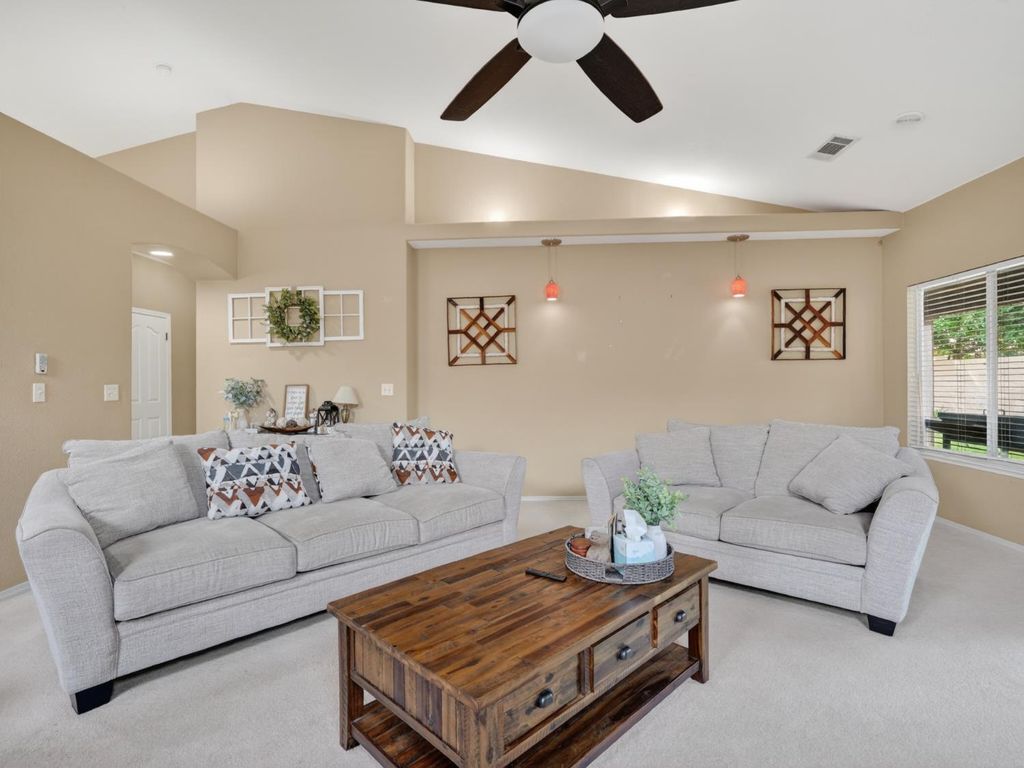 Image 8 of property listing at 3505 Doubletree Way, Madera, CA 93637