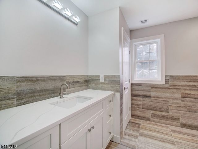 735 Vernon Ave, Kenilworth Boro, NJ 07033