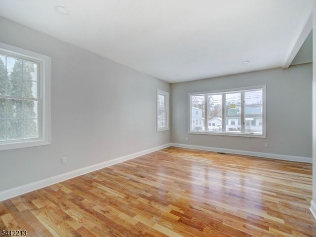 735 Vernon Ave, Kenilworth Boro, NJ 07033