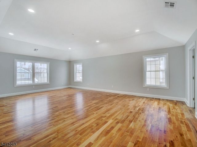 735 Vernon Ave, Kenilworth Boro, NJ 07033