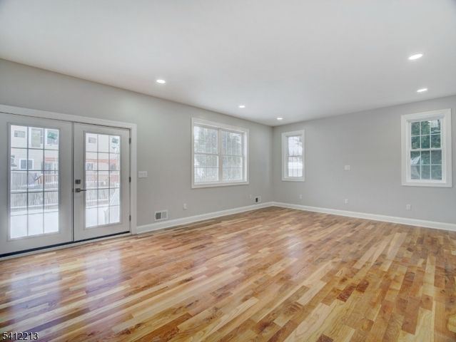 735 Vernon Ave, Kenilworth Boro, NJ 07033