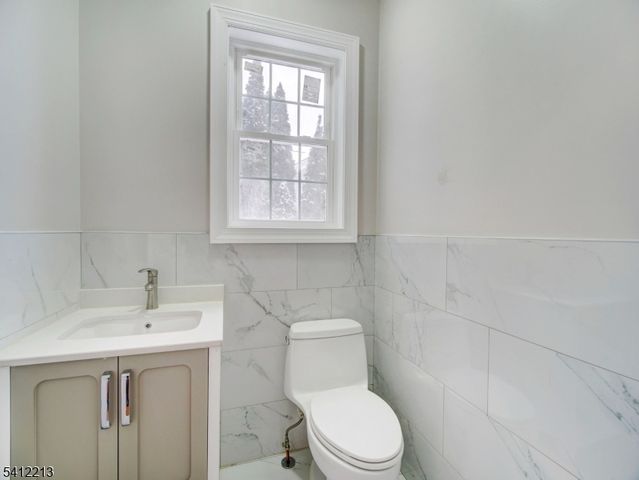 735 Vernon Ave, Kenilworth Boro, NJ 07033