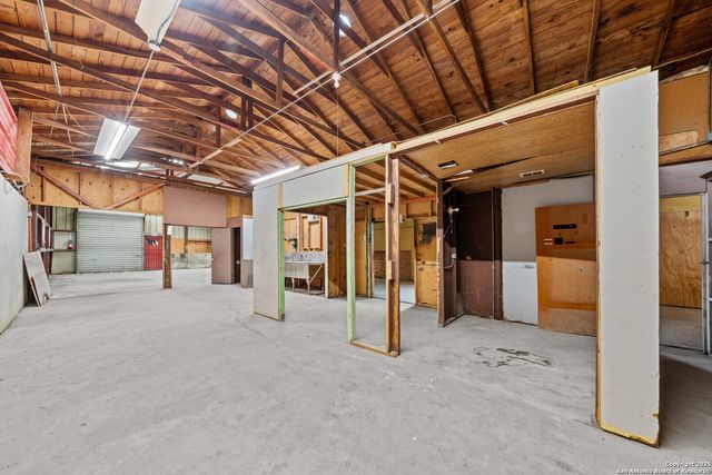 10102 Roosevelt, San Antonio, TX 78214