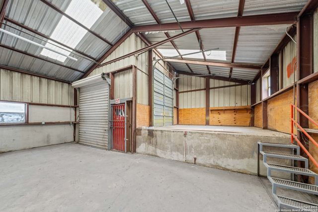 10102 Roosevelt, San Antonio, TX 78214