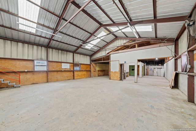 10102 Roosevelt, San Antonio, TX 78214