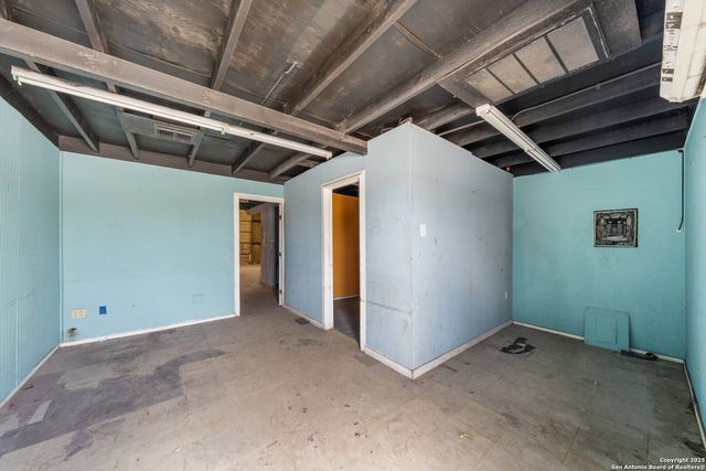 10102 Roosevelt, San Antonio, TX 78214