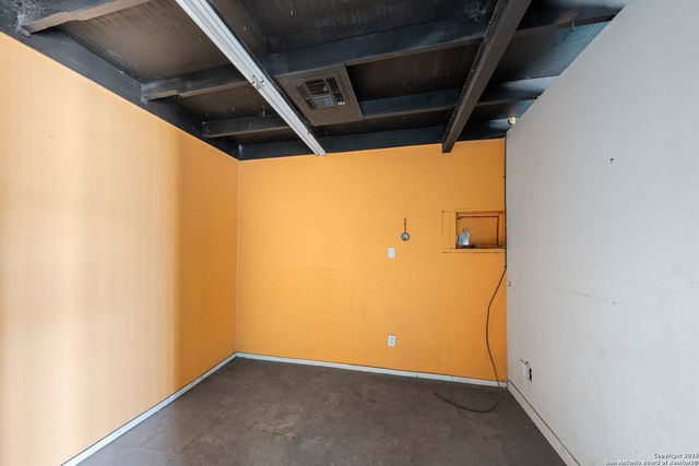 10102 Roosevelt, San Antonio, TX 78214