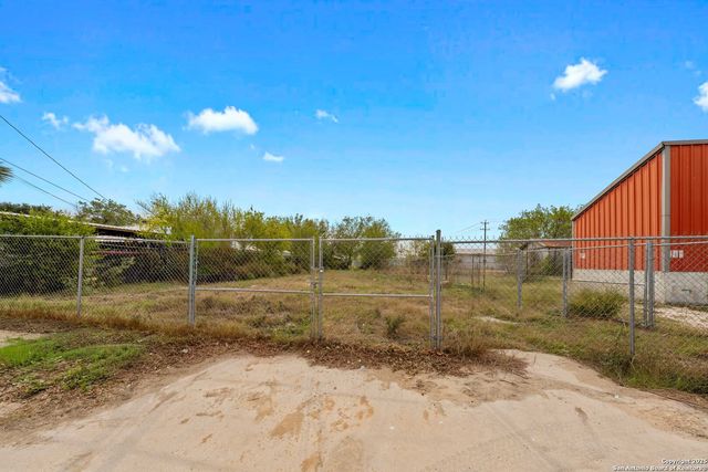 10102 Roosevelt, San Antonio, TX 78214