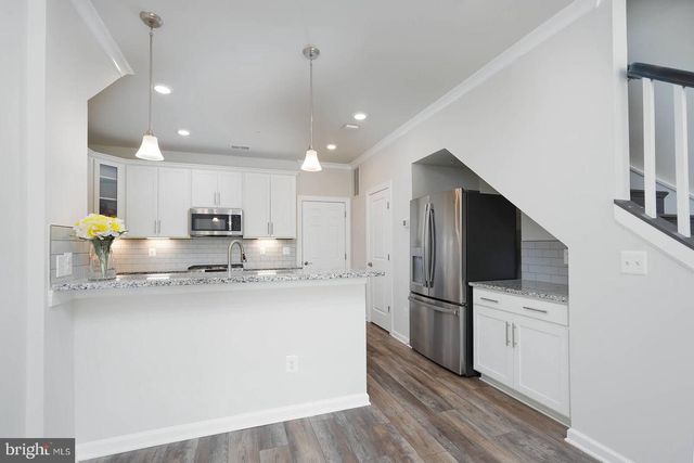 20707 HERON LANDING DR, Sterling, VA 20166