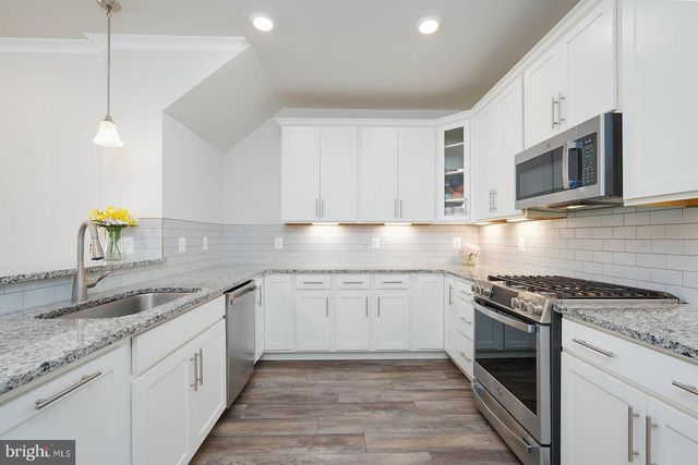 20707 HERON LANDING DR, Sterling, VA 20166