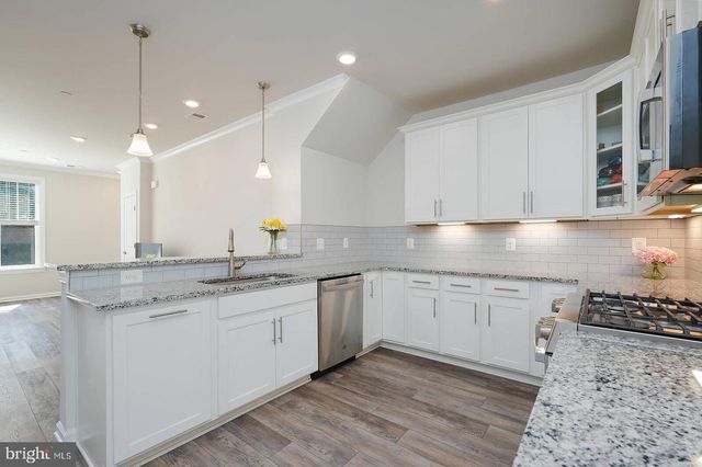 20707 HERON LANDING DR, Sterling, VA 20166