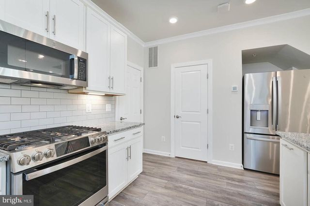 20707 HERON LANDING DR, Sterling, VA 20166