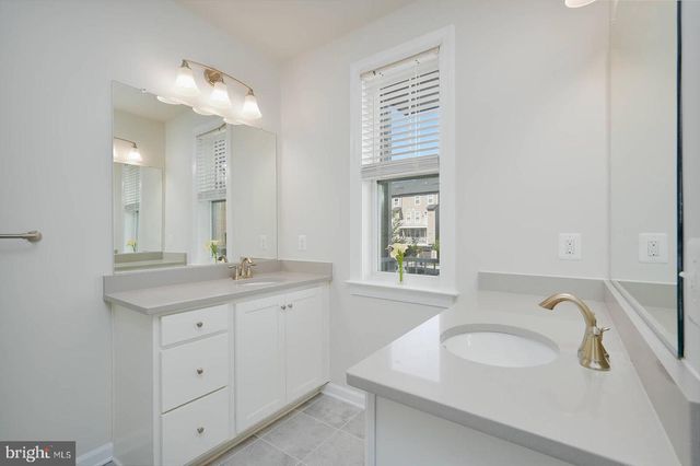 20707 HERON LANDING DR, Sterling, VA 20166