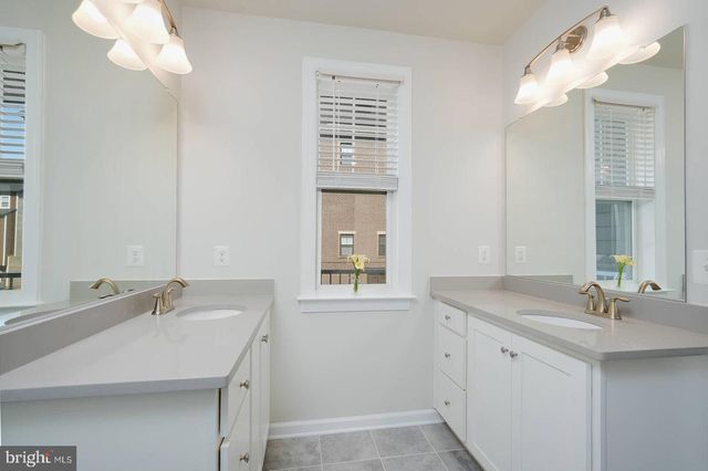 20707 HERON LANDING DR, Sterling, VA 20166