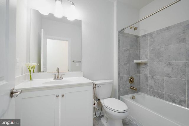 20707 HERON LANDING DR, Sterling, VA 20166
