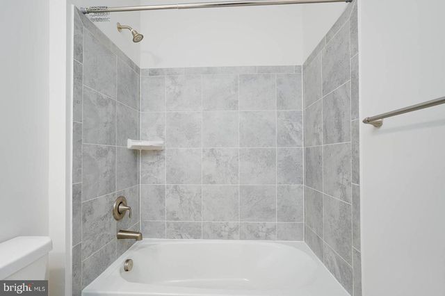 20707 HERON LANDING DR, Sterling, VA 20166