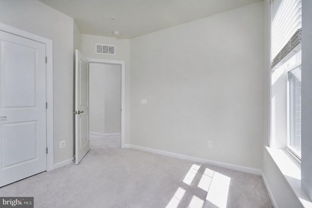 20707 HERON LANDING DR, Sterling, VA 20166