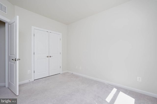 20707 HERON LANDING DR, Sterling, VA 20166