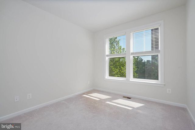 20707 HERON LANDING DR, Sterling, VA 20166