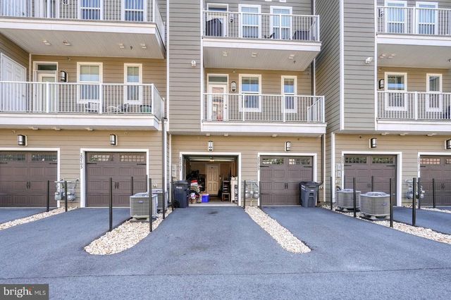 20707 HERON LANDING DR, Sterling, VA 20166