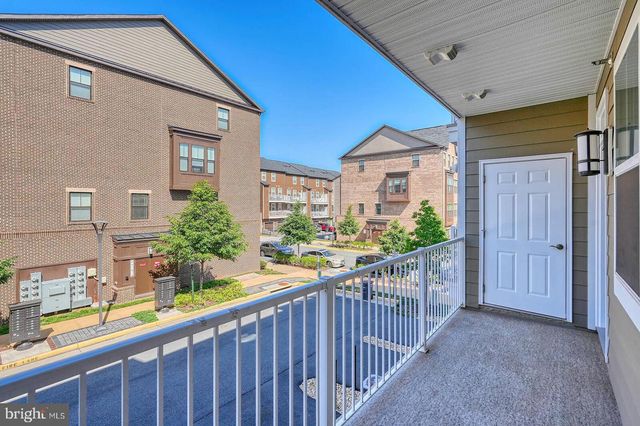 20707 HERON LANDING DR, Sterling, VA 20166