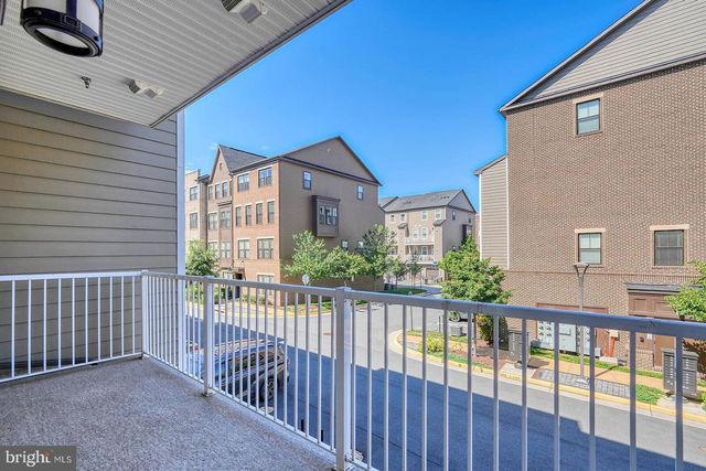 20707 HERON LANDING DR, Sterling, VA 20166
