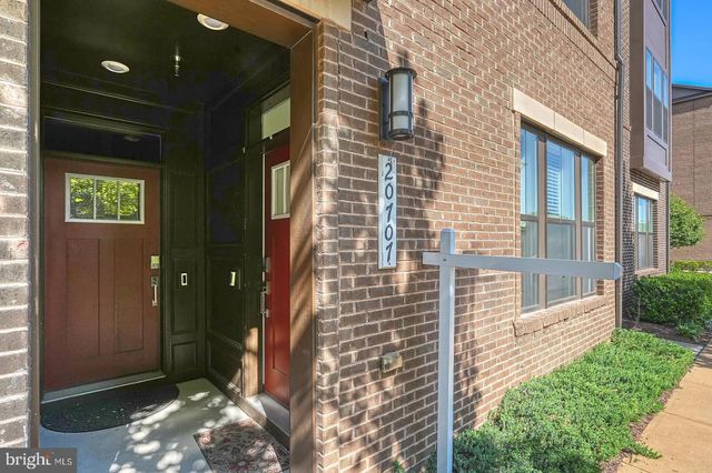 20707 HERON LANDING DR, Sterling, VA 20166