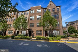 20707 HERON LANDING DR, Sterling, VA 20166