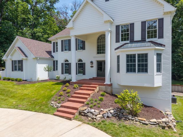 2708 BLUFF CREEK DR, Columbia, MO 65201
