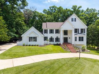 2708 BLUFF CREEK DR, Columbia, MO 65201