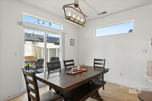 1864 E Jade Falls, Kuna, ID 83634