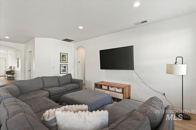 1864 E Jade Falls, Kuna, ID 83634