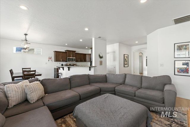 1864 E Jade Falls, Kuna, ID 83634