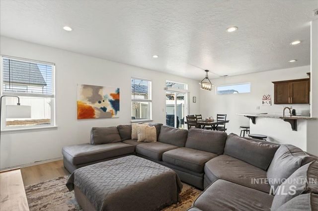 1864 E Jade Falls, Kuna, ID 83634