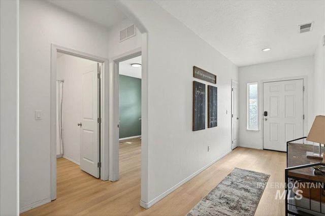 1864 E Jade Falls, Kuna, ID 83634