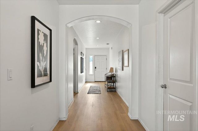 1864 E Jade Falls, Kuna, ID 83634