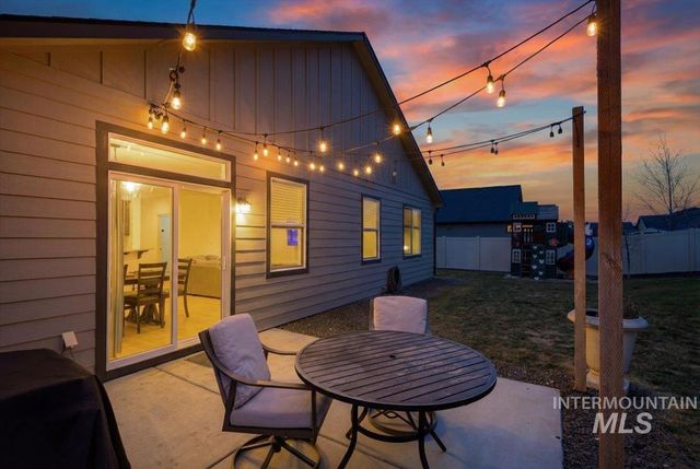 1864 E Jade Falls, Kuna, ID 83634