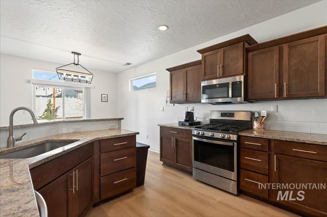 1864 E Jade Falls, Kuna, ID 83634