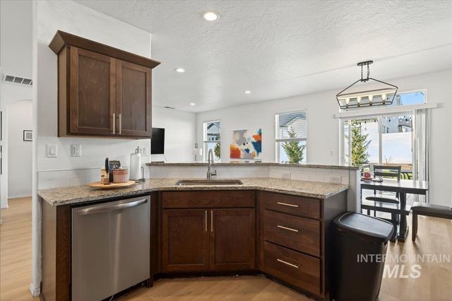 1864 E Jade Falls, Kuna, ID 83634