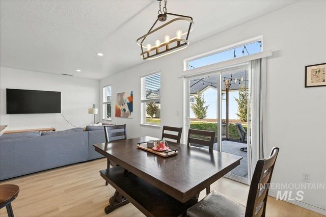 1864 E Jade Falls, Kuna, ID 83634