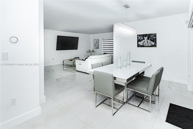 8740 NW 153rd Ter, Miami Lakes, FL 33018