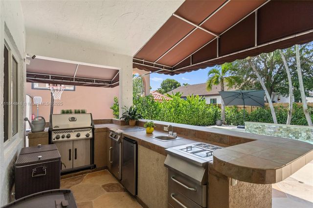 8740 NW 153rd Ter, Miami Lakes, FL 33018