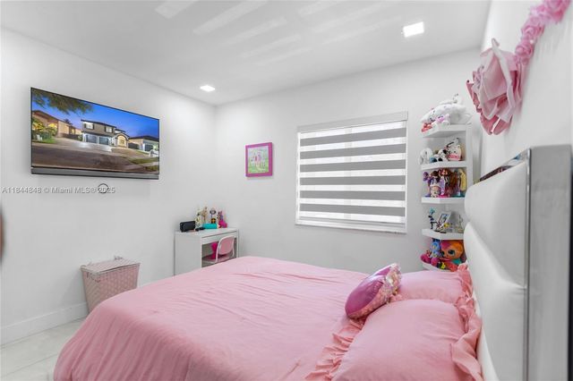 8740 NW 153rd Ter, Miami Lakes, FL 33018