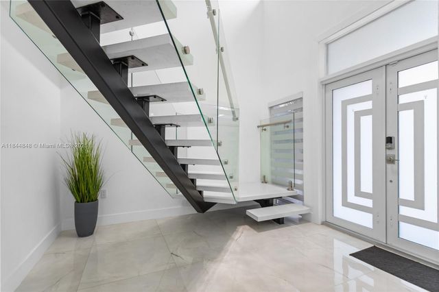 8740 NW 153rd Ter, Miami Lakes, FL 33018