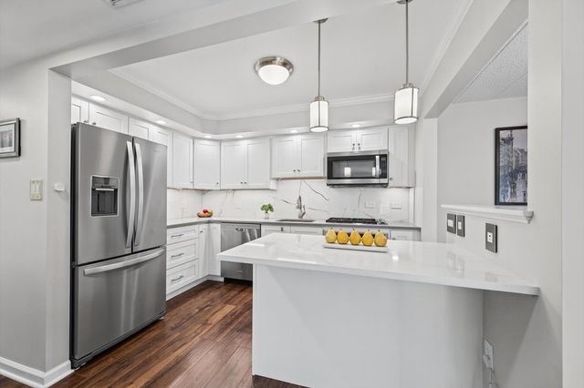 110 W Butterfield Road 310S, Elmhurst, IL 60126