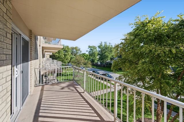 110 W Butterfield Road 310S, Elmhurst, IL 60126